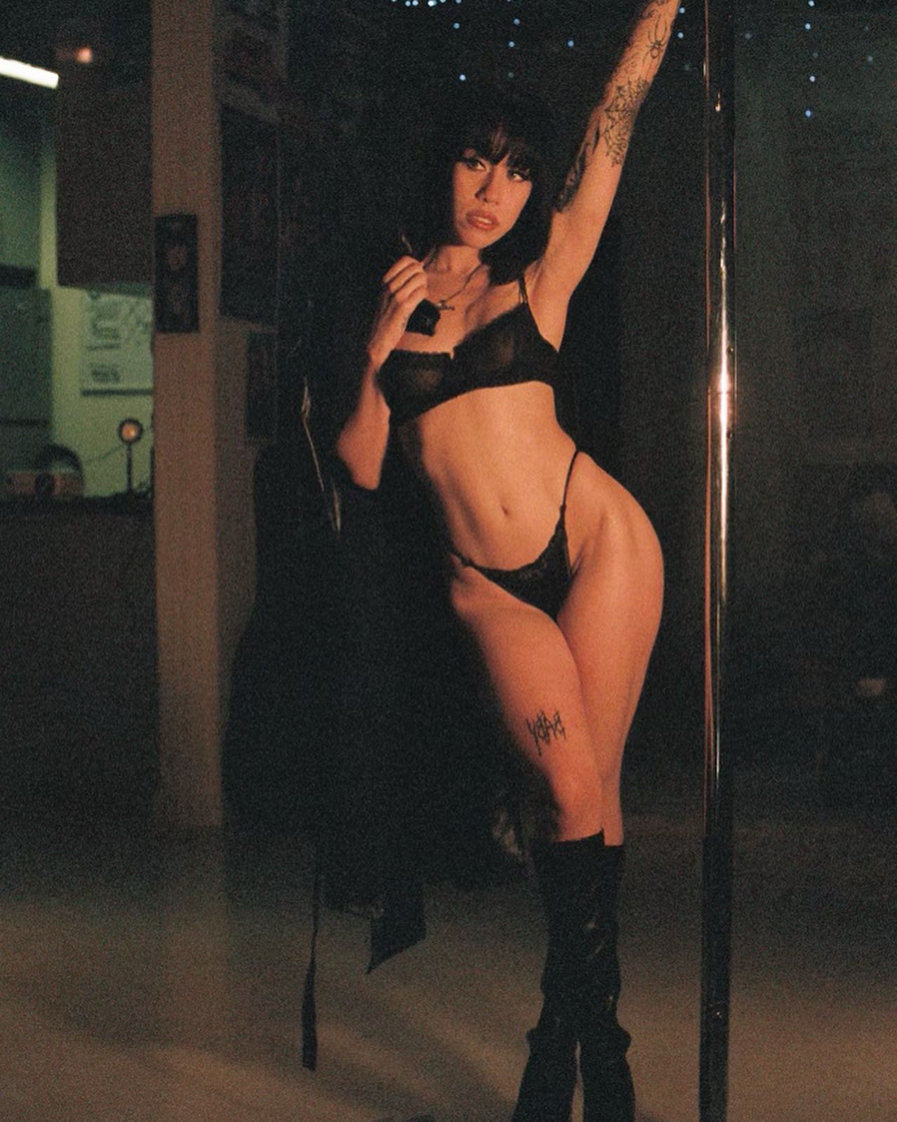 vanessa.julienne instagram image archive image