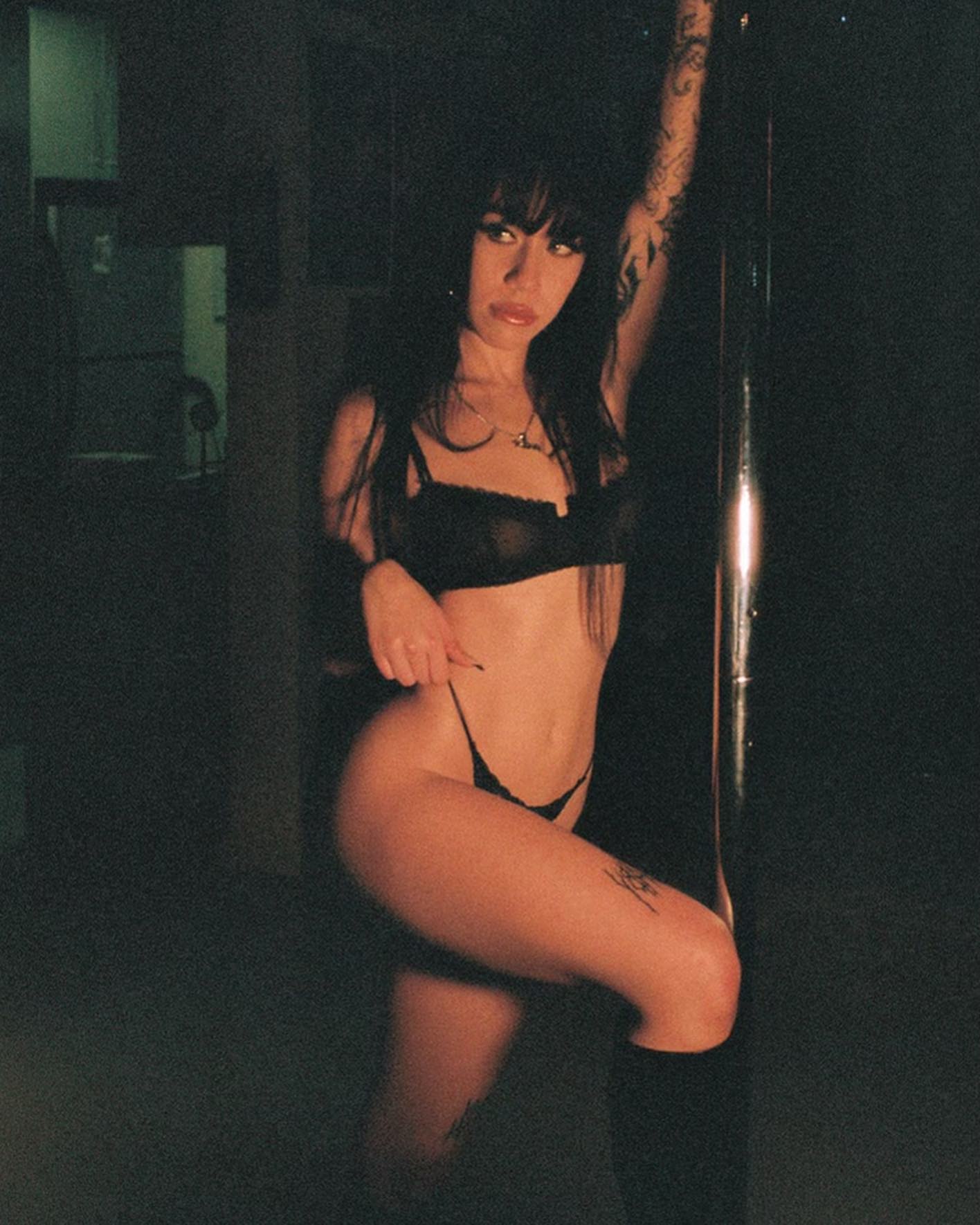 vanessa.julienne instagram image archive image