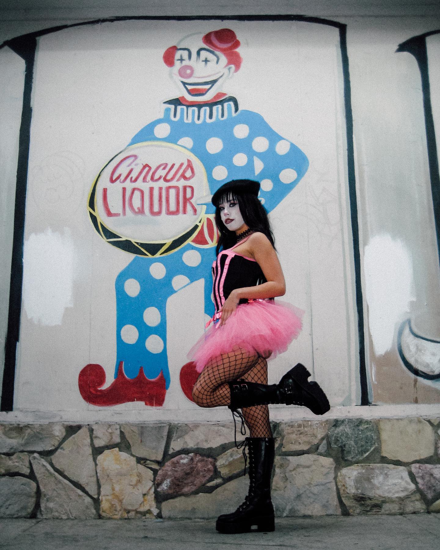 vanessa.julienne instagram image archive image