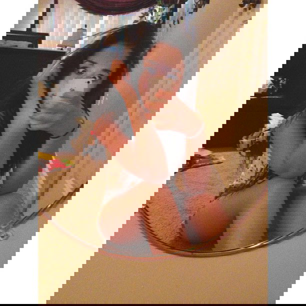 vanessa.julienne instagram image archive image