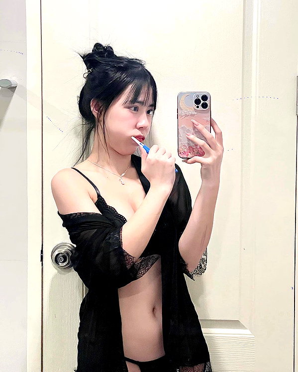 viixxmmii_ instagram image archive image