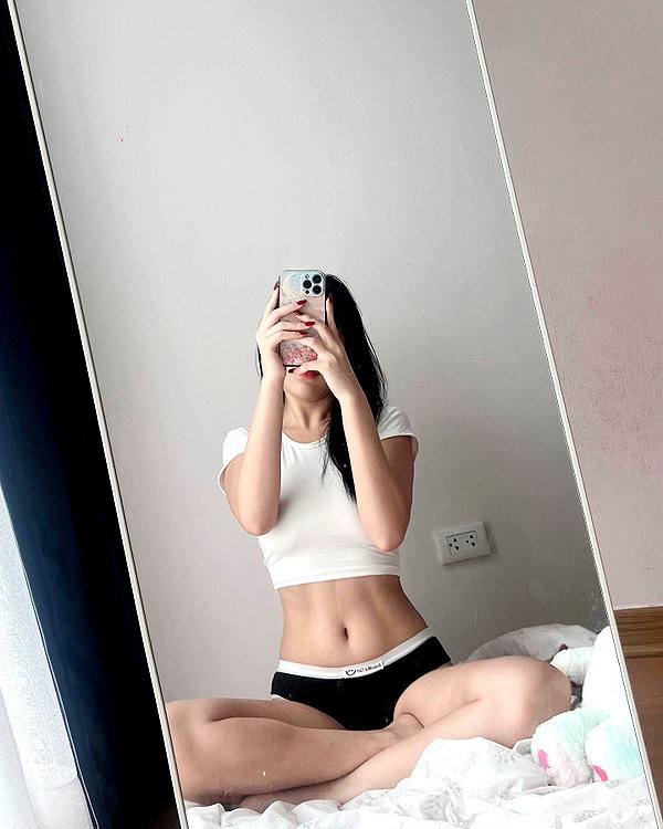 viixxmmii_ instagram image archive image