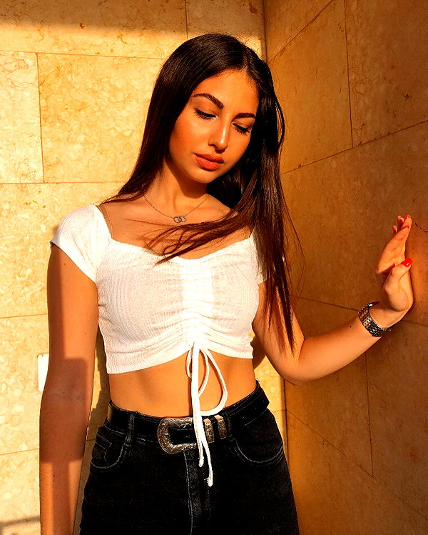 viki_dominev instagram image archive image