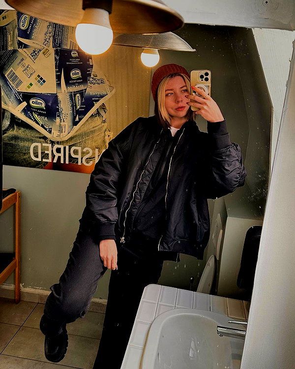 vixpolly.live instagram image archive image