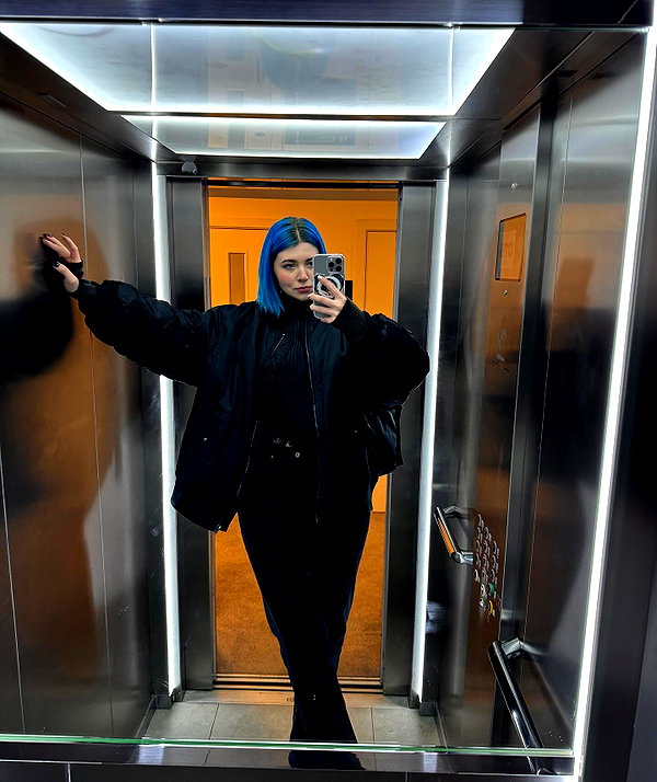 vixpolly.live instagram image archive image