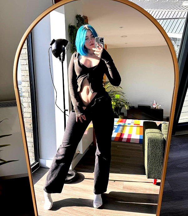 vixpolly.live instagram image archive image