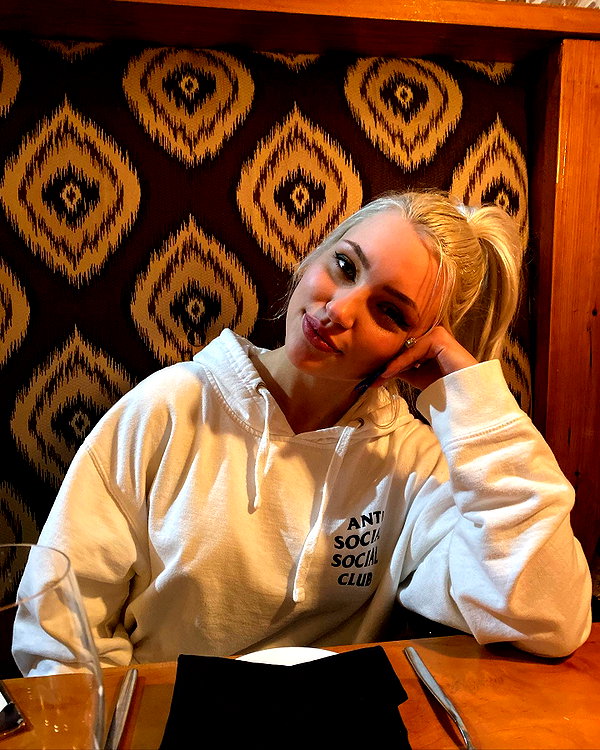 willowwbarbie instagram image archive image