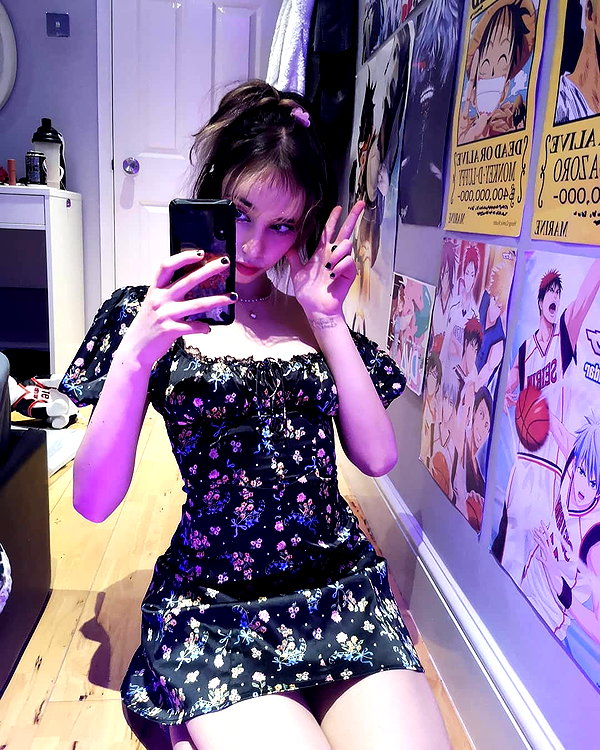 zoe.glover instagram image archive image