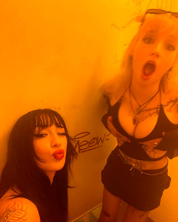 zoe.glover instagram image archive image