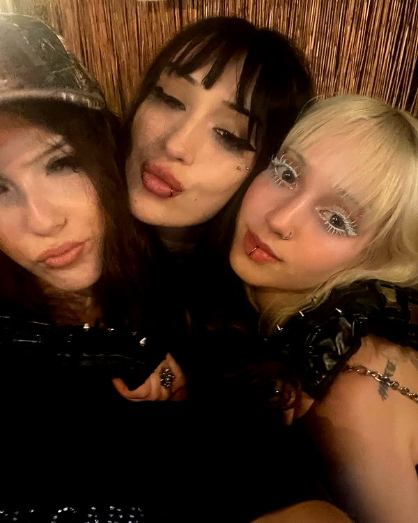 zoe.glover instagram image archive image