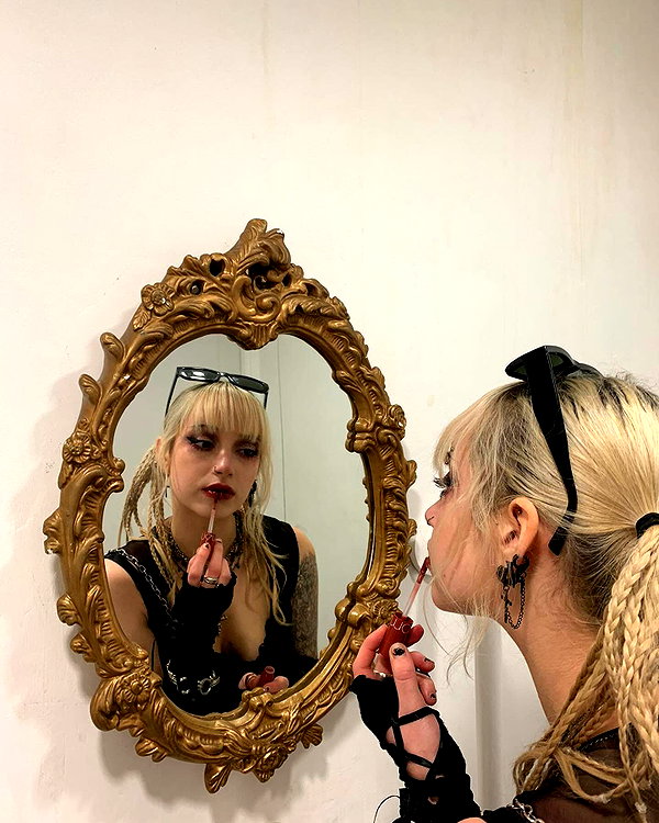 zoe.glover instagram image archive image