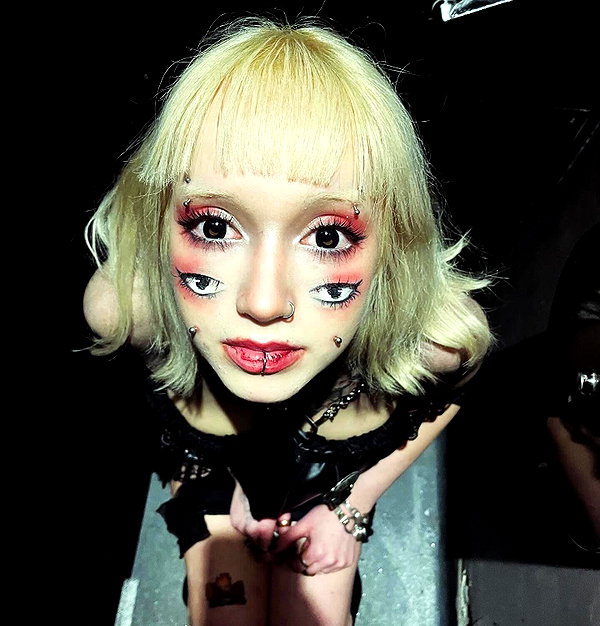 zoe.glover instagram image archive image