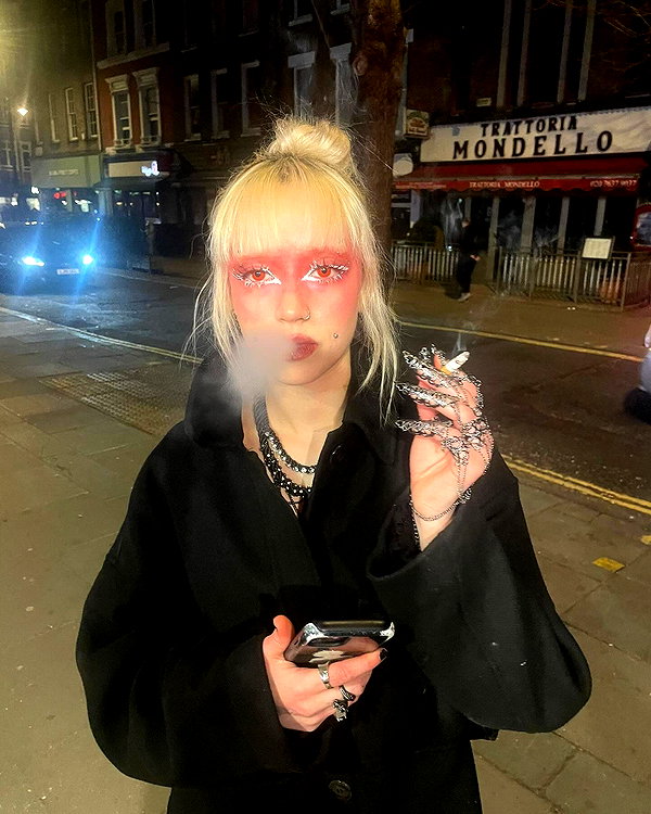zoe.glover instagram image archive image