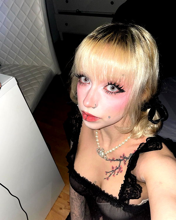 zoe.glover instagram image archive image