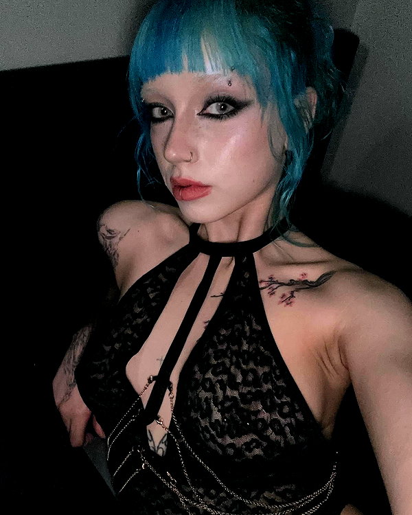 zoe.glover instagram image archive image