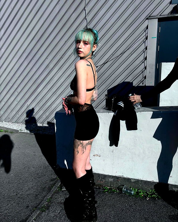 zoe.glover instagram image archive image
