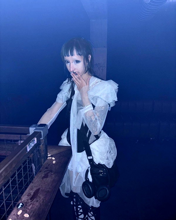 zoe.glover instagram image archive image