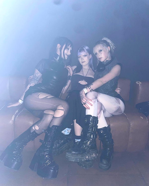 zoe.glover instagram image archive image