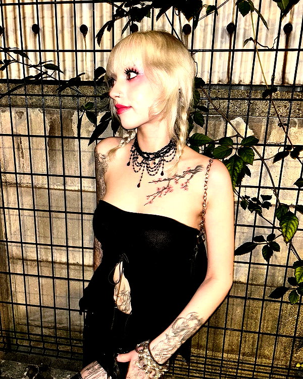 zoe.glover instagram image archive image