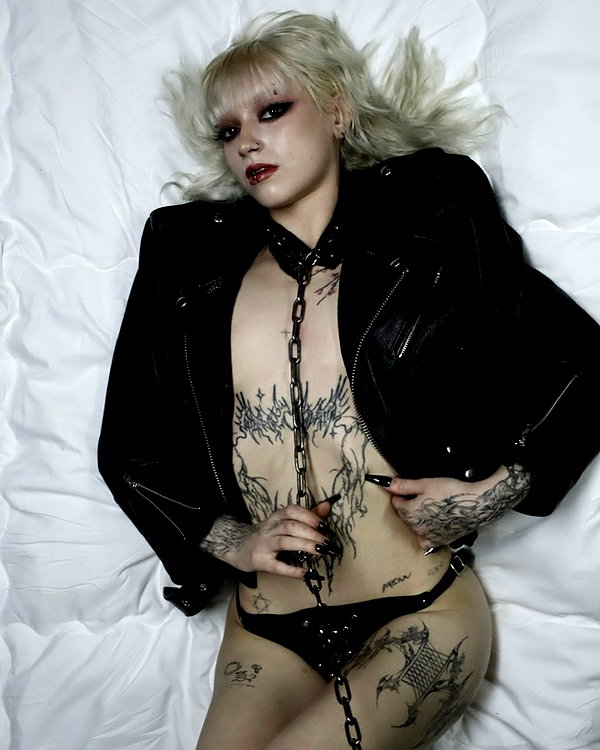 zoe.glover instagram image archive image