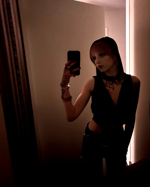 zoe.glover instagram image archive image