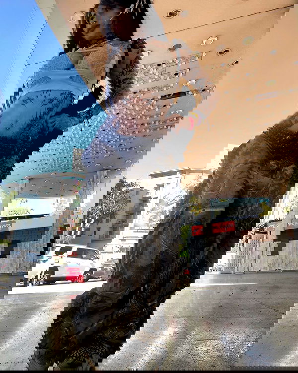 zommmbri image ~ Altpins