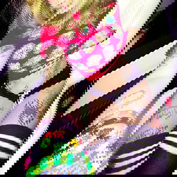 zommmbri image ~ Altpins