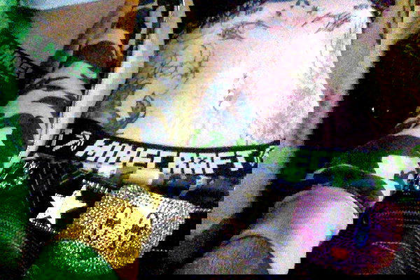 zommmbri image ~ Altpins