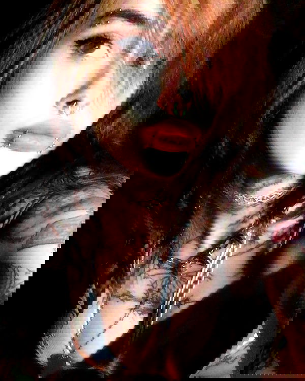 zommmbri image ~ Altpins