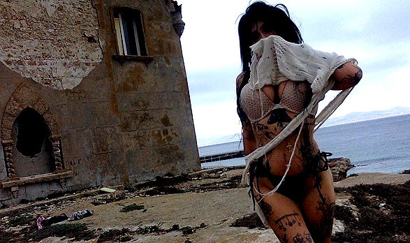 zommmbri image ~ Altpins