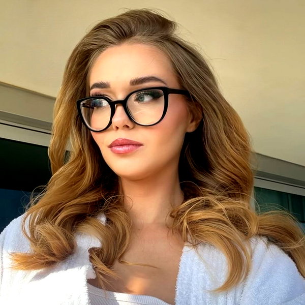 daria.lesin instagram image archive image