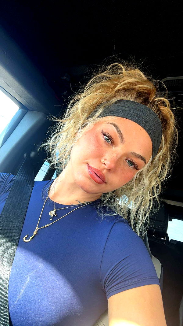 abigailwhhitee image ~ Altpins