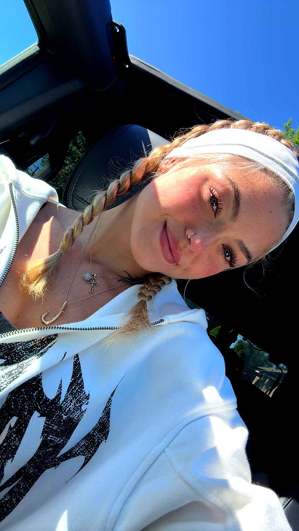 abigailwhhitee image ~ Altpins