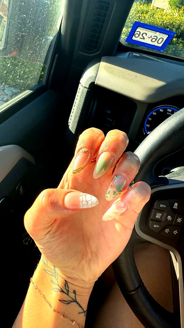 abigailwhhitee image ~ Altpins