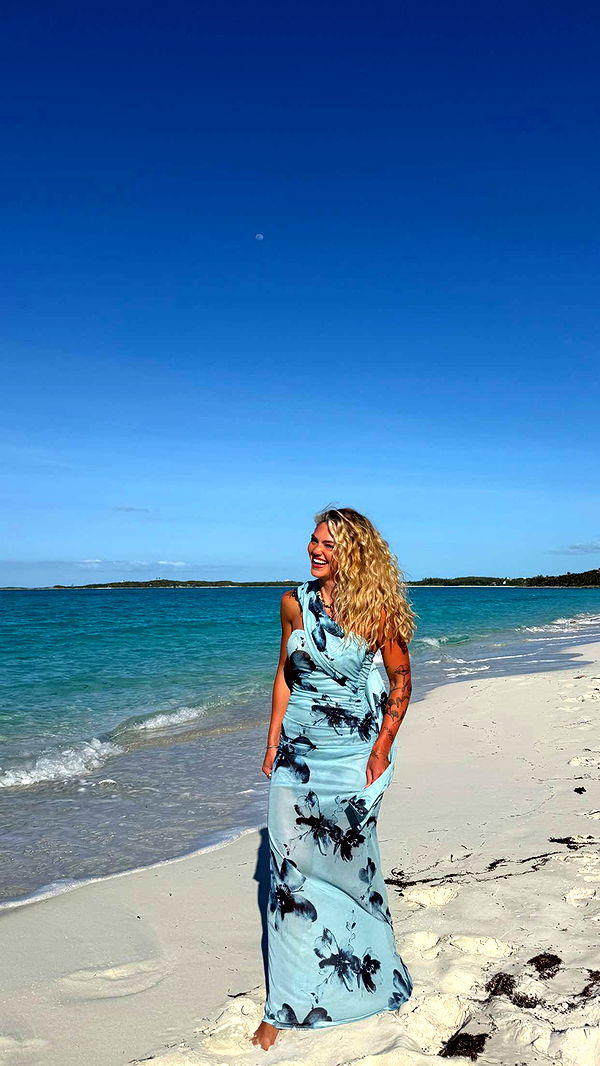 abigailwhhitee image ~ Altpins