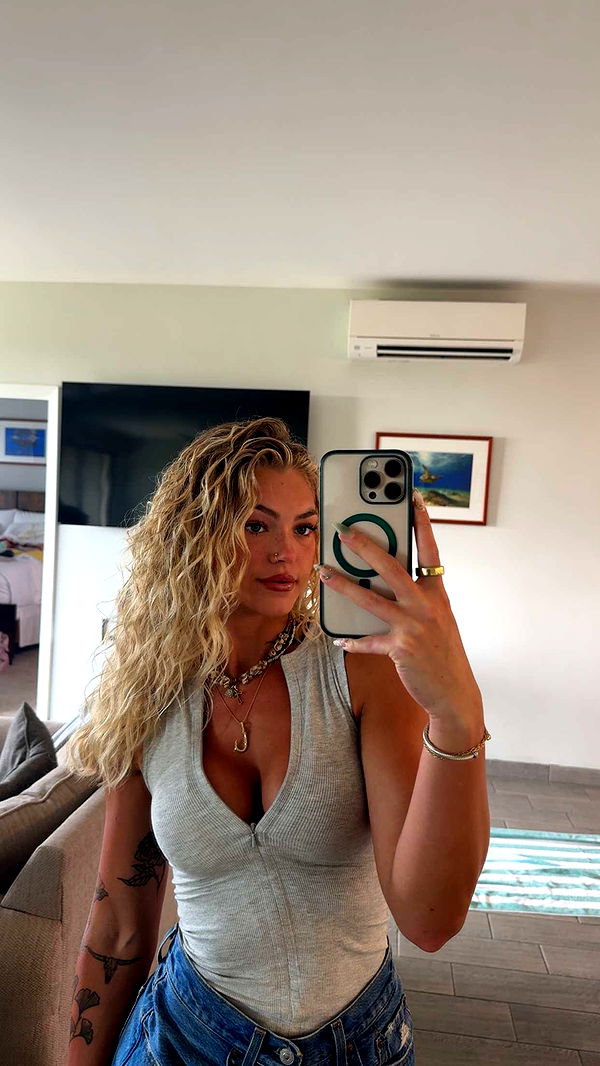 abigailwhhitee image ~ Altpins