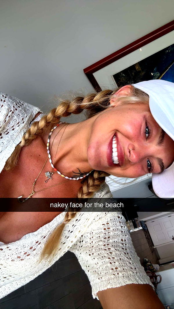 abigailwhhitee image ~ Altpins