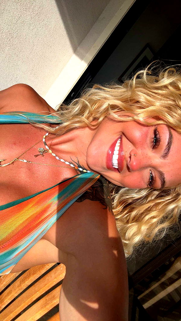 abigailwhhitee image ~ Altpins