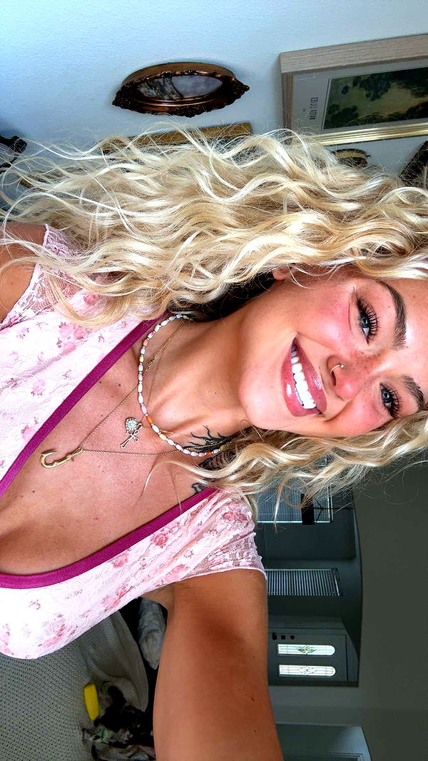 abigailwhhitee image ~ Altpins