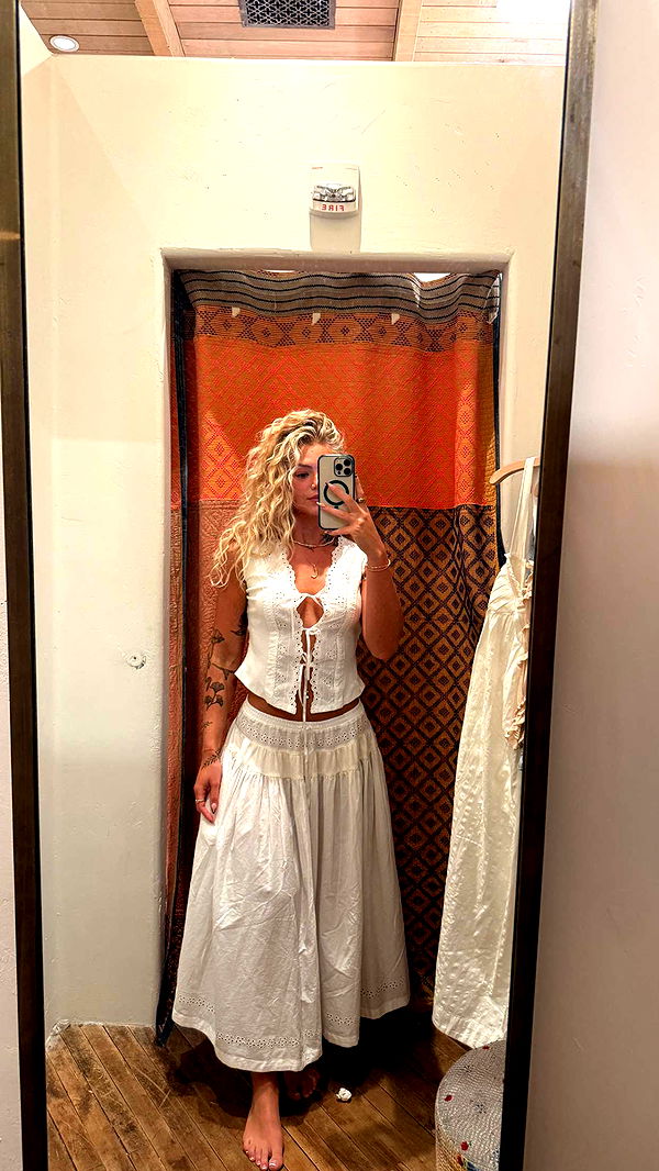 abigailwhhitee image ~ Altpins