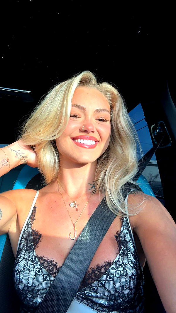 abigailwhhitee image ~ Altpins