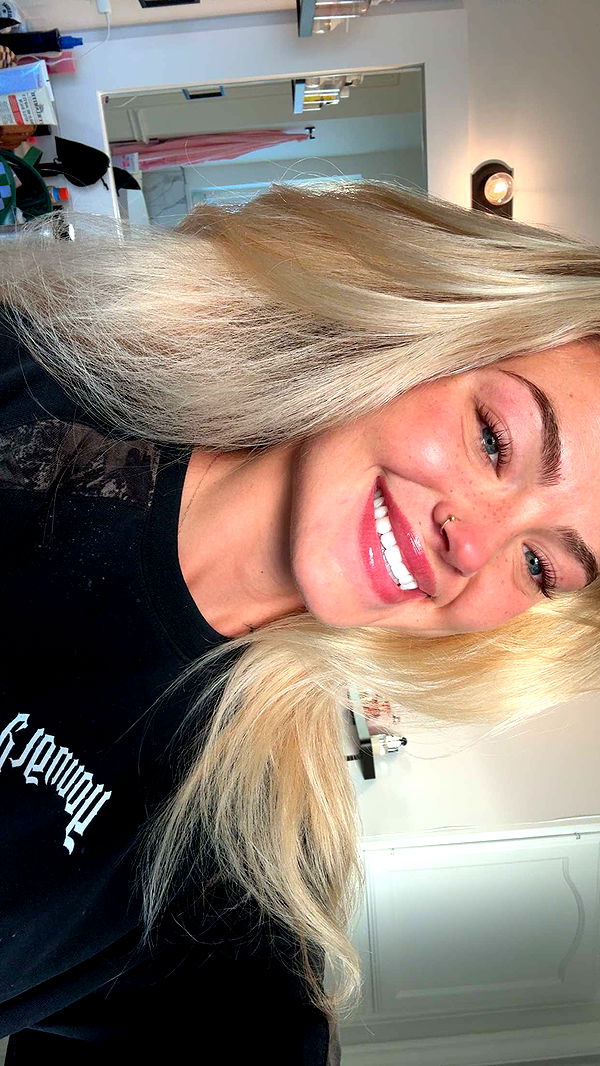 abigailwhhitee image ~ Altpins