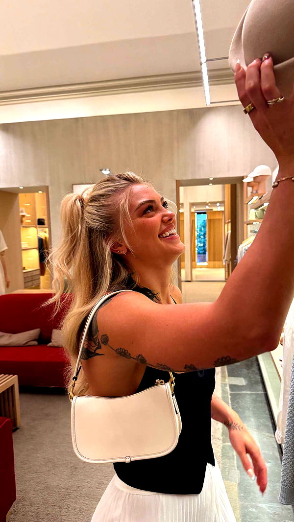 abigailwhhitee image ~ Altpins