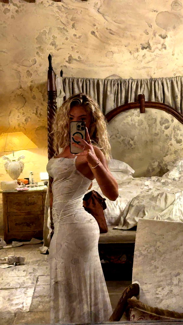 abigailwhhitee image ~ Altpins