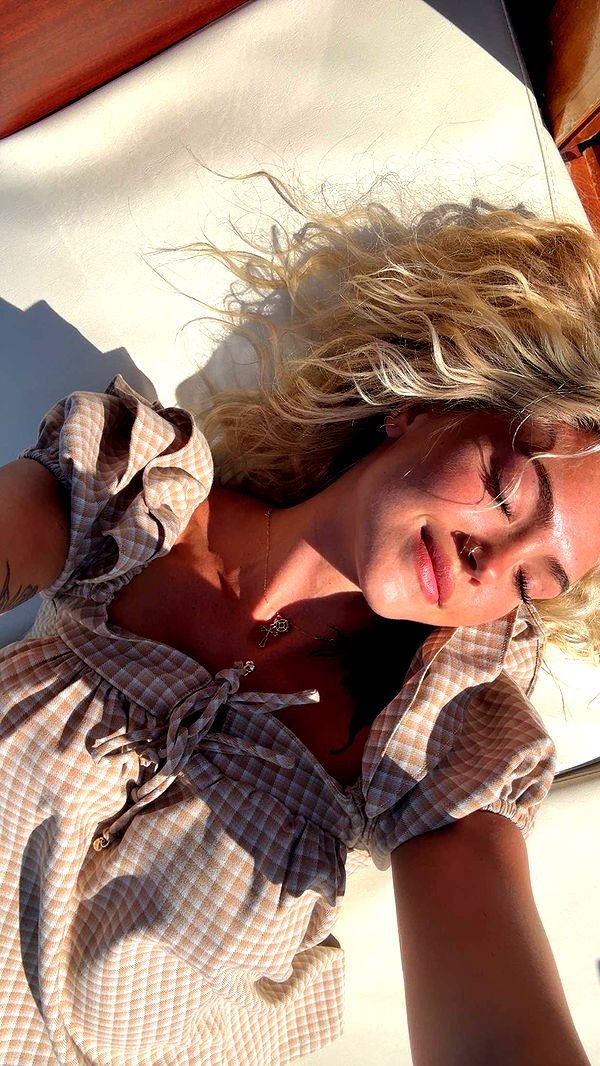 abigailwhhitee image ~ Altpins