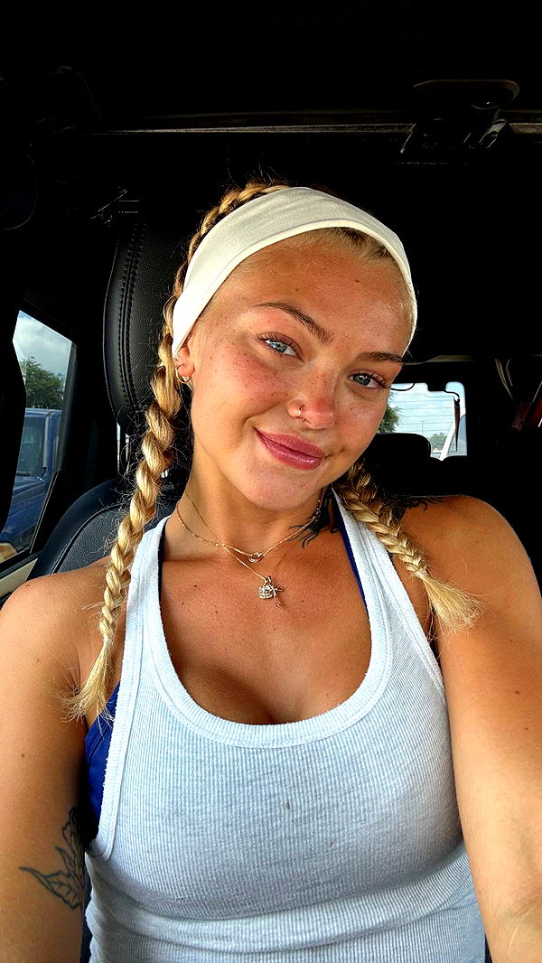 abigailwhhitee image ~ Altpins