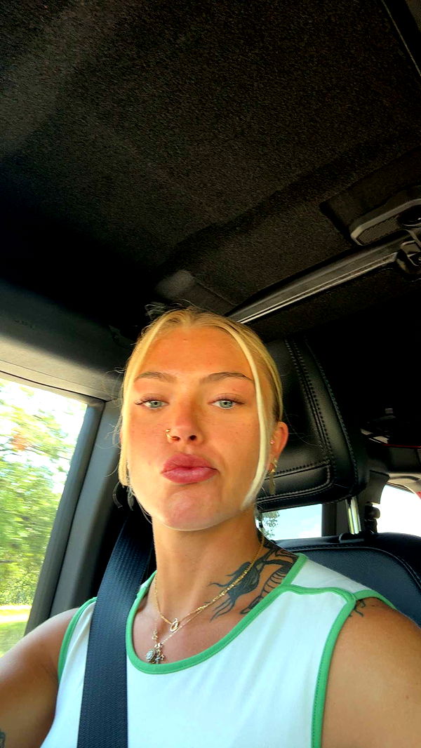 abigailwhhitee image ~ Altpins