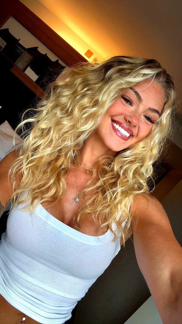 abigailwhhitee image ~ Altpins