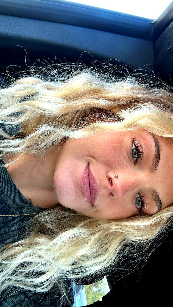 abigailwhhitee image ~ Altpins