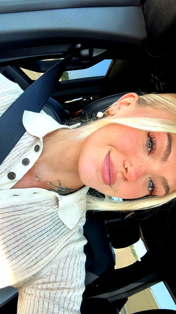 abigailwhhitee image ~ Altpins